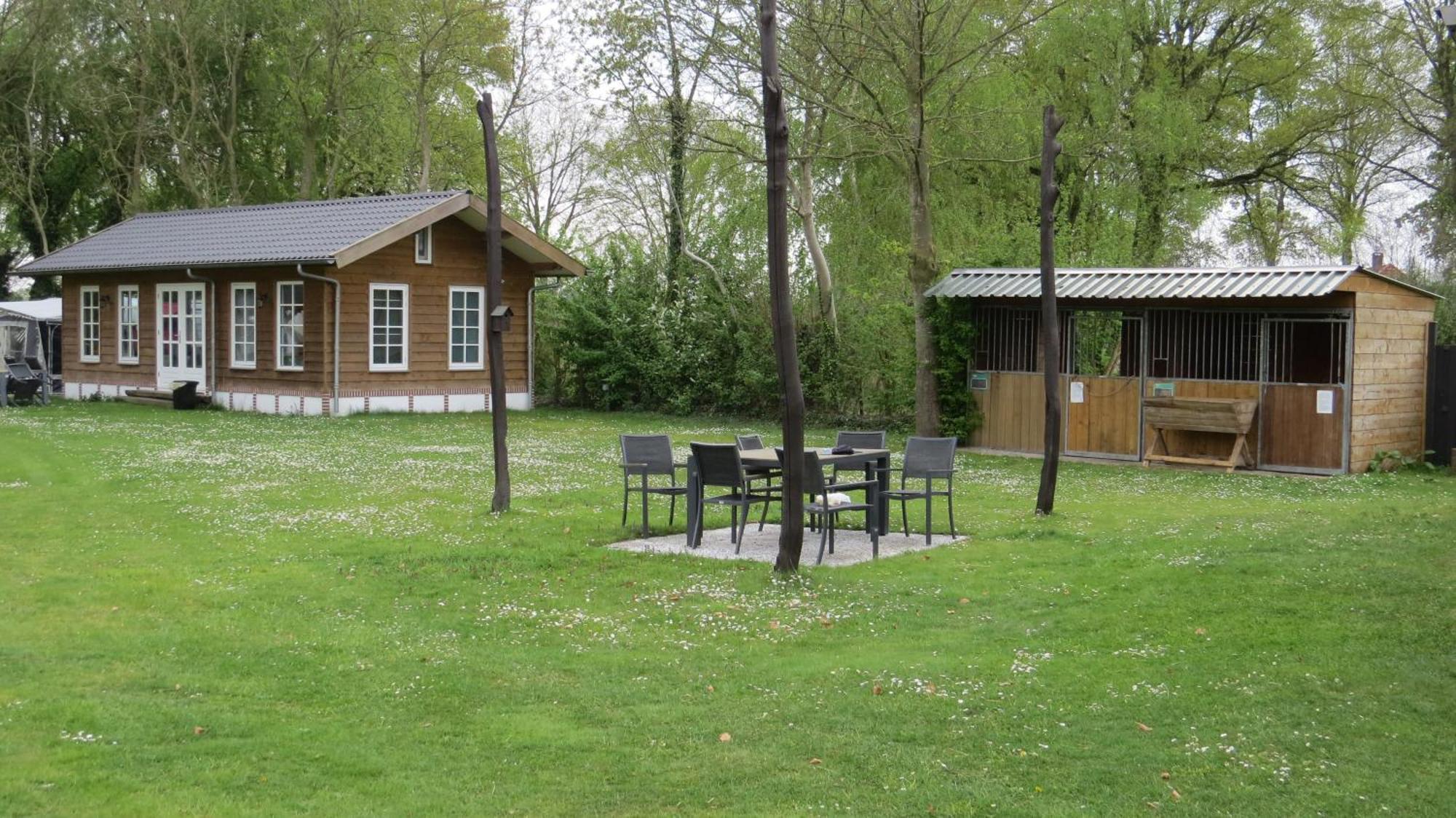 Hoeveheikant Chalets Lage Mierde Buitenkant foto