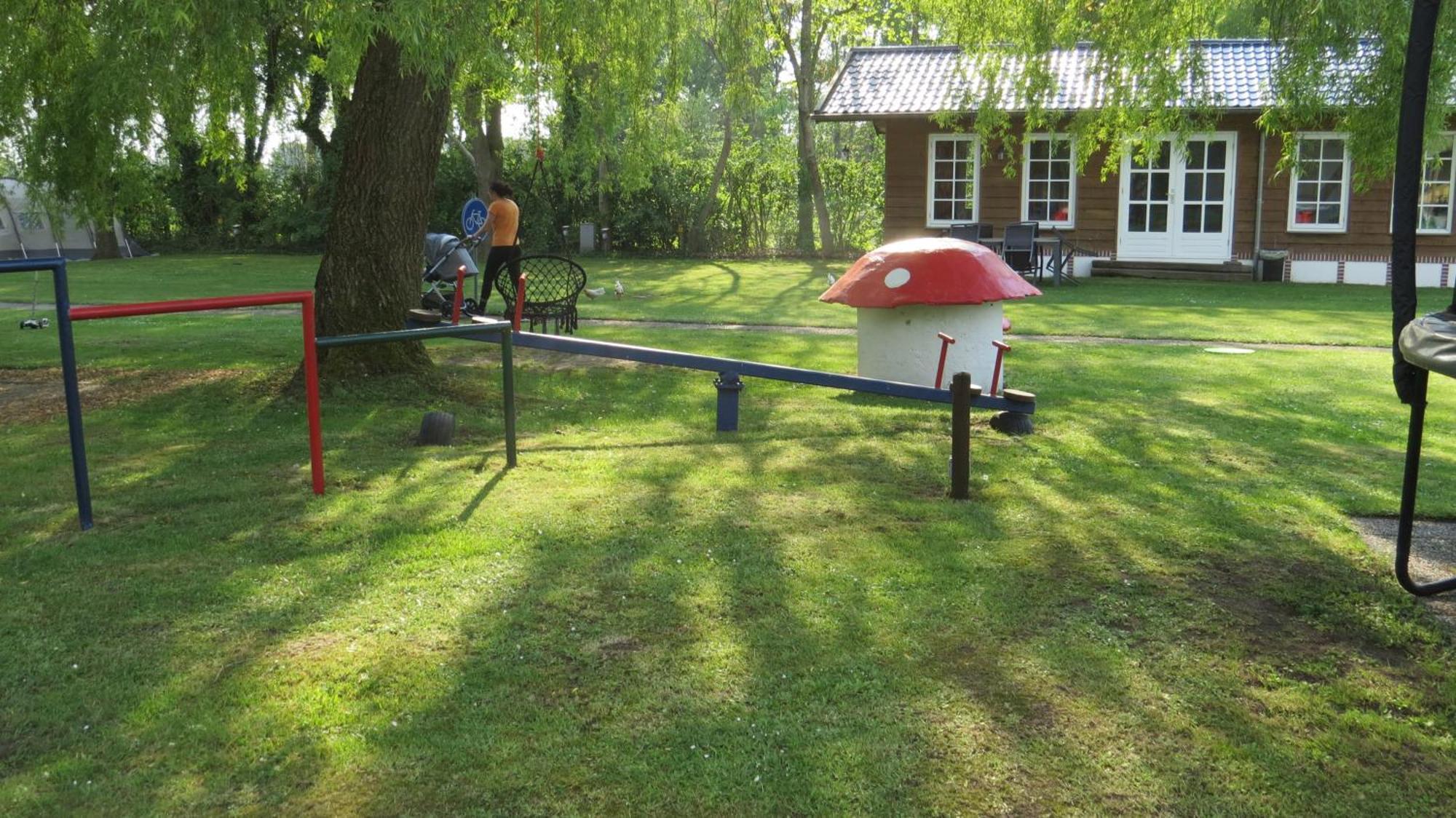 Hoeveheikant Chalets Lage Mierde Buitenkant foto