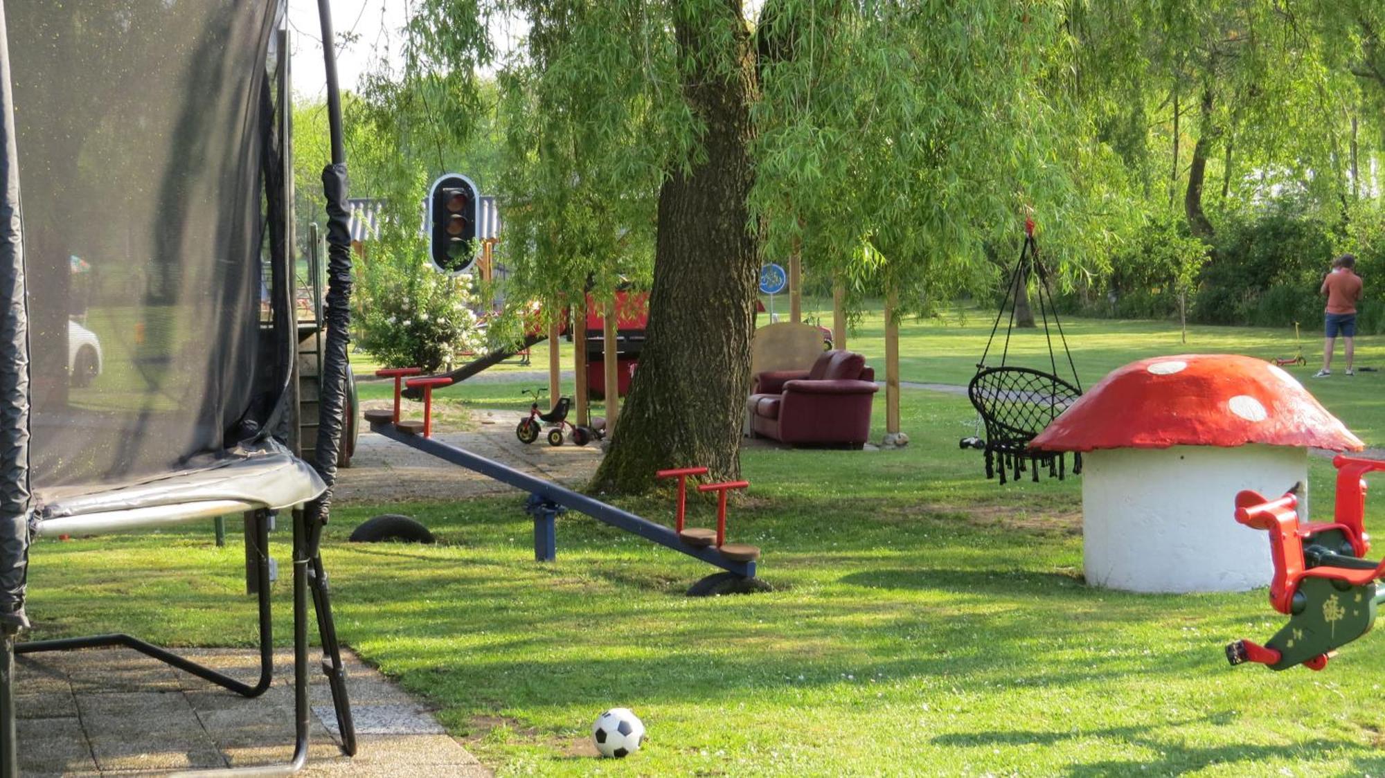 Hoeveheikant Chalets Lage Mierde Buitenkant foto